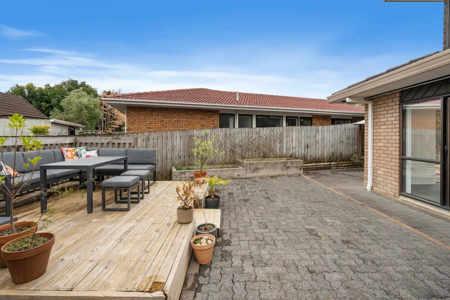 MORTGAGEE SALE, Botany Downs School zone, Corner Brick & Tile 4 beds house on 770m2 section, 1 Lexington Drive, Botany Downs, Auckland