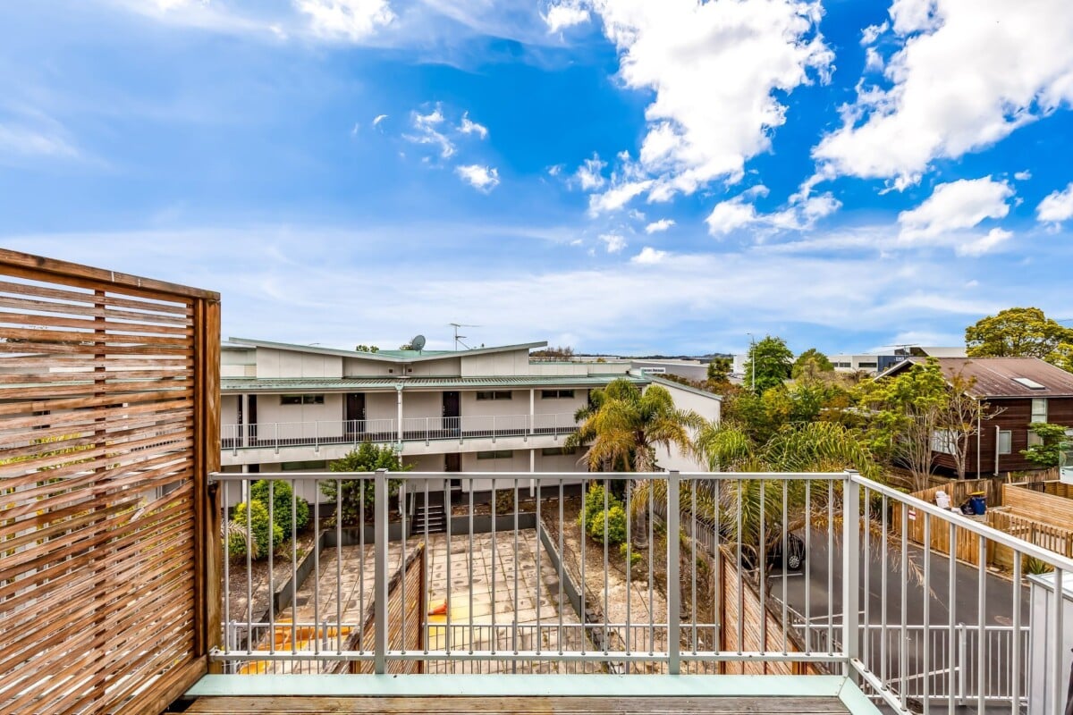 Develop site, 32-unit apartment on 8230 m2 land, returning approximately $918,800 gross per annum, concept plans indicating capacity for 115+ apartments, 1-32/222 Albany Highway Schnapper Rock, Auckland