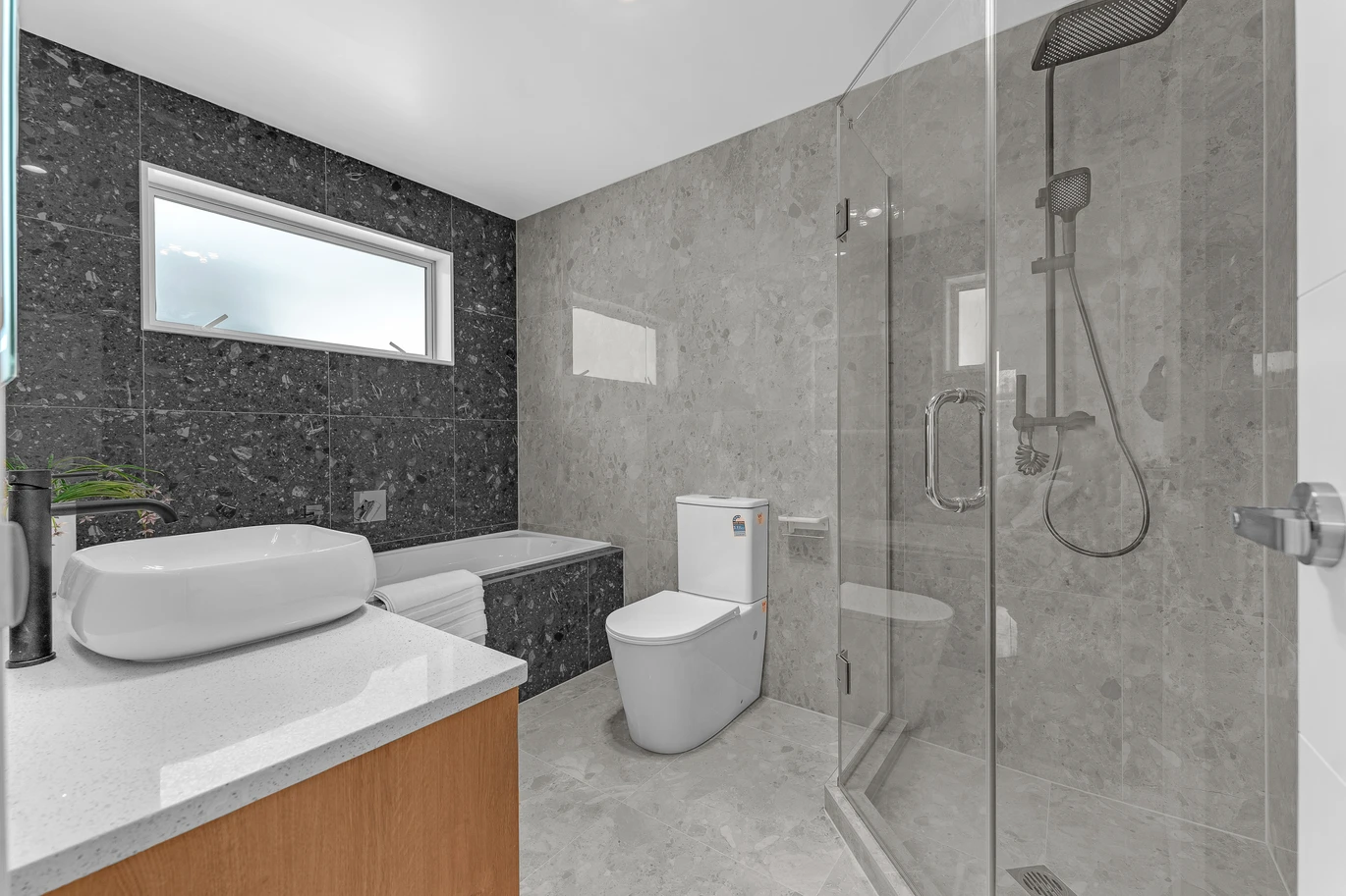 Ormiston school zone, brandnew 6 beds 5.5 baths house on 396m2 section, with 2 kitchens, 2 beds granny, 32 Castlebane Drive, Flat Bush, Auckland