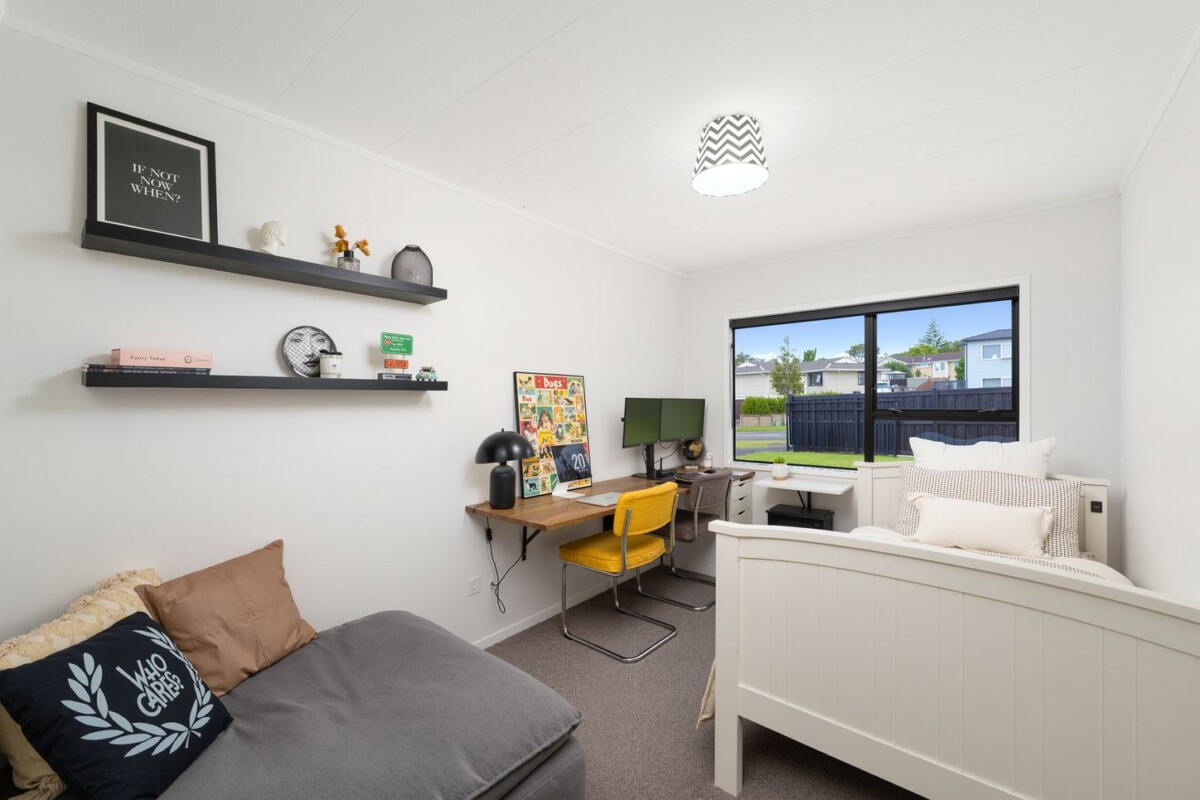 3 beds house on 721 m2 section, close to schools, motorwsy access, Northwest and Westgate shopping centres, 9 West Harbour Drive, West Harbour, Auckland