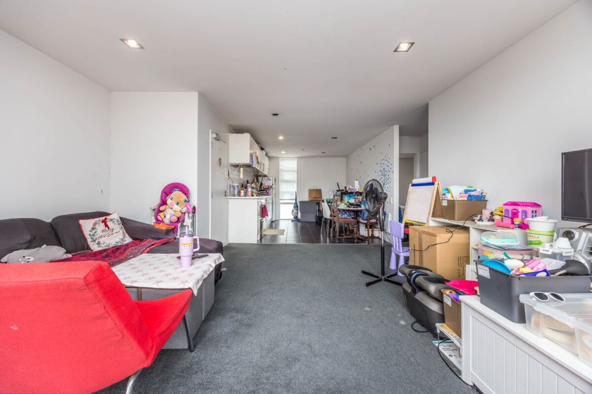 Leasehold 2 beds 1 bath 1 car park apartment, Rental Income: $640/week = $33,280/annum, Ground Rent: $13,946.52, Operating Expenses: $5,711.76, Rates: $1,851.38, NET INCOME: $11,707.34, 3A/58 Liverpool Street, Auckland Central, Auckland