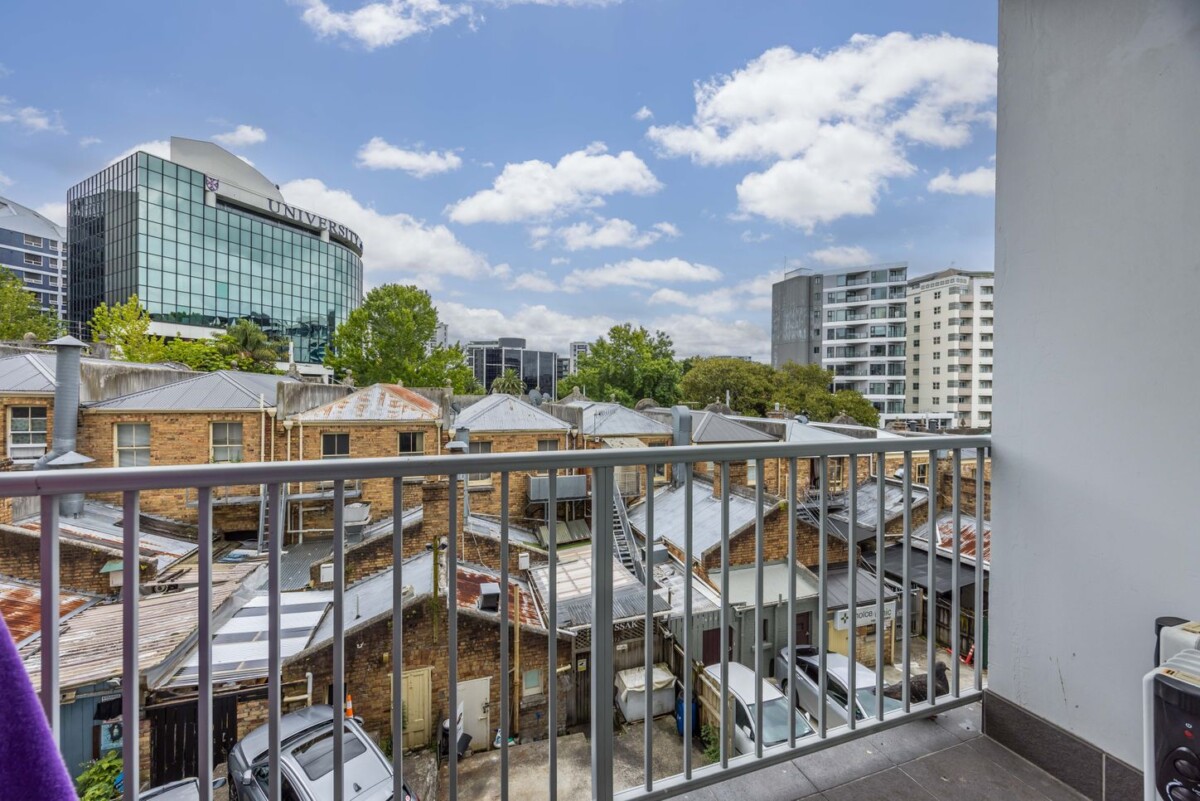 Leasehold 2 beds 1 bath 1 car park apartment, Rental Income: $640/week = $33,280/annum, Ground Rent: $13,946.52, Operating Expenses: $5,711.76, Rates: $1,851.38, NET INCOME: $11,707.34, 3A/58 Liverpool Street, Auckland Central, Auckland
