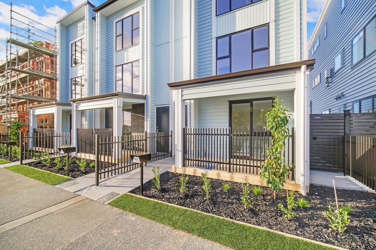178m2 brandnew 5 beds 3.5 baths home on 199m2 section, with 2 ensuites and 2 car parks, 155 Bremner Road, Karaka, , Auckland