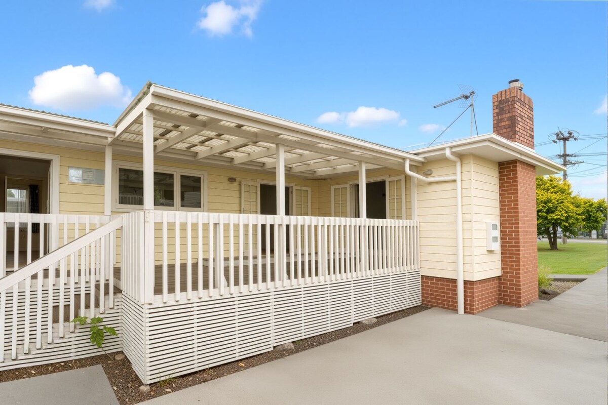 Once in 35 years, 4 beds house on 809m2 section, close to local schools, shops, public transport, live or develop, 131 Rathgar Road, Henderson, Auckland