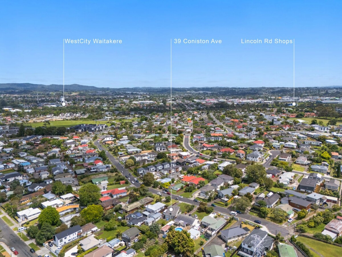 3 beds house on 825m2 near-flat, rectangular section, Zoned Residential-Mixed Housing Urban Zone, approx.4 minutes to the Northwestern Motorway, 6 minutes to WestCity, 13 minutes to Westgate, 39 Coniston Avenue, Te Atatu South, Auckland