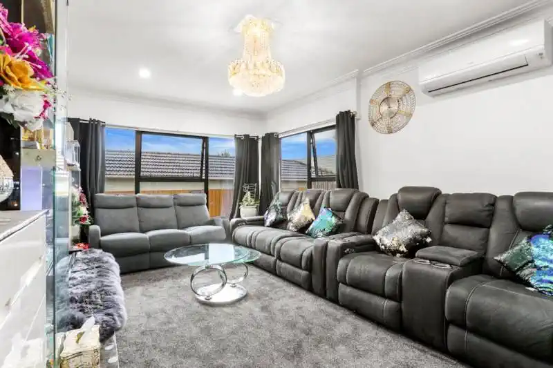 Brick 2 beds home with garage in Papatoetoe’s prestigious Golden Circle, 2/21 Glen Avenue, Papatoetoe, Auckland