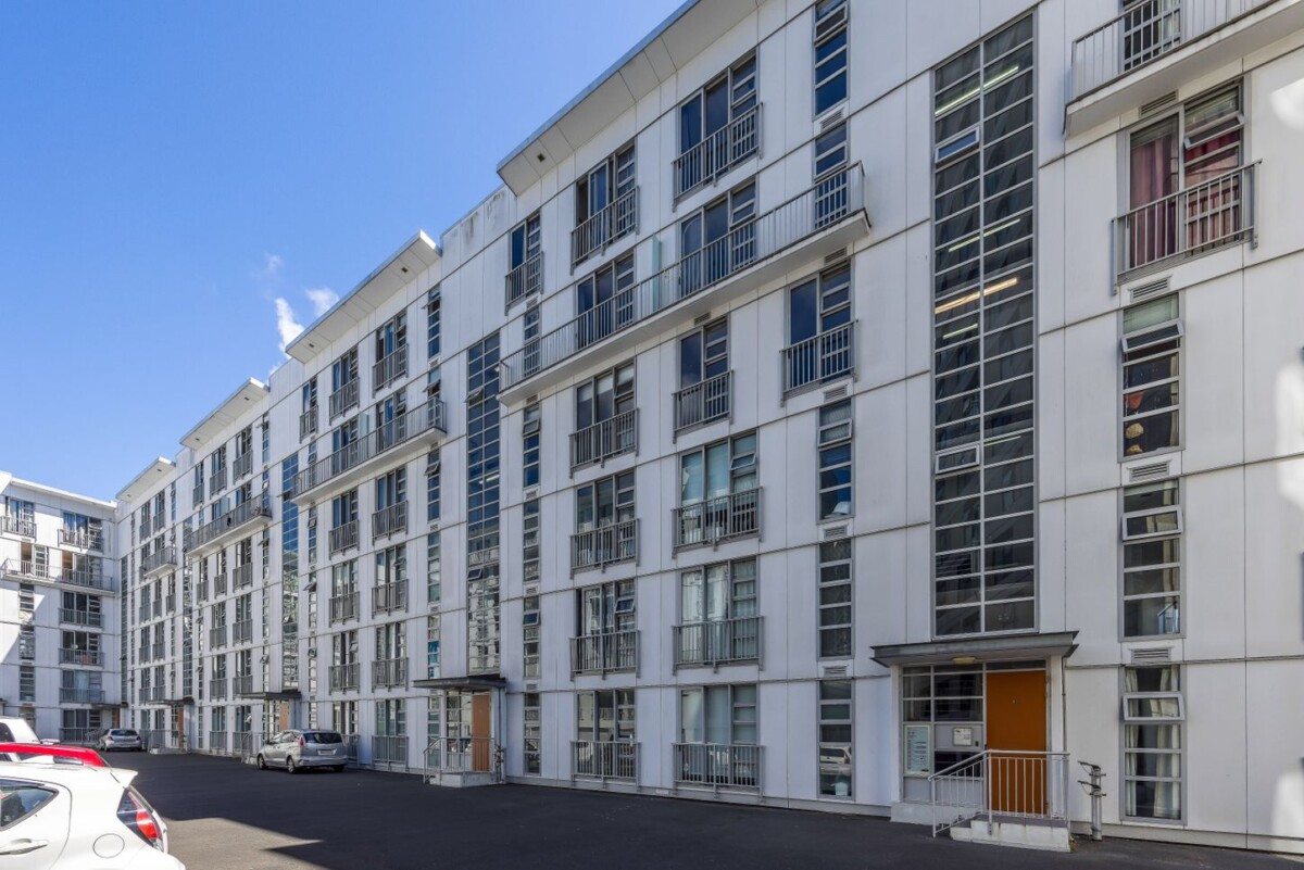 Leasehold 2 beds 1 bath 1 car park apartment, Rental Income: $640/week = $33,280/annum, Ground Rent: $13,946.52, Operating Expenses: $5,711.76, Rates: $1,851.38, NET INCOME: $11,707.34, 3A/58 Liverpool Street, Auckland Central, Auckland