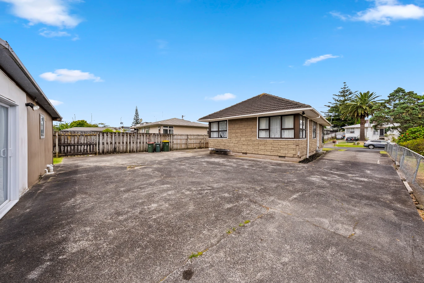 3 beds house on 690m2 section, a garage with utility rooms, close to schools, shopping centres, motorway access, 10 Stainton Place , Otara, Auckland