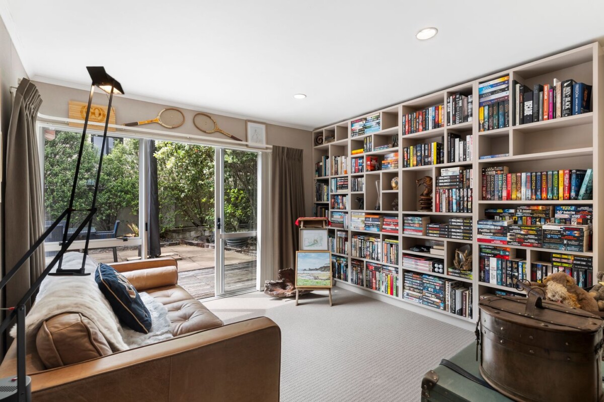 Once in 24 years, 270m2 5 beds house on 725m2 section, close to schools, shopping centres, parks, reversers, 29 Bronte Place, Somerville, Auckland