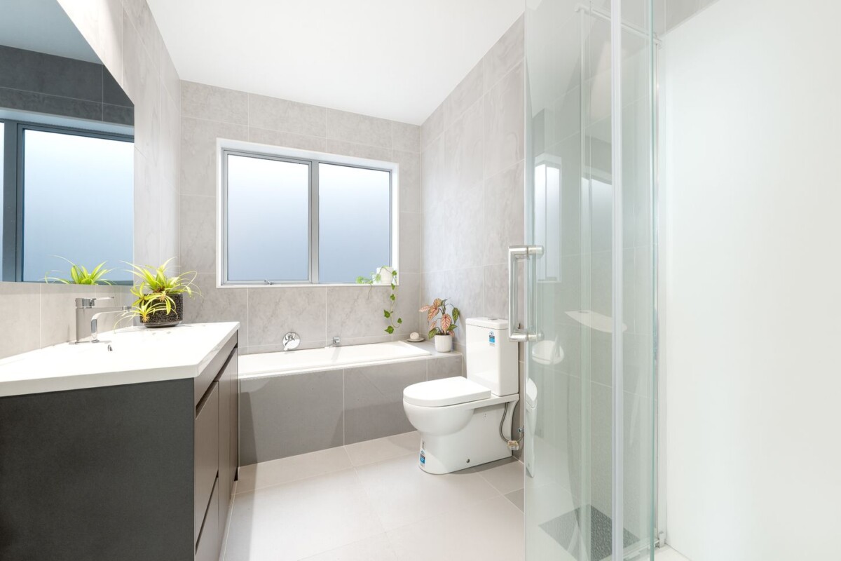 181m2 4 beds house on 209m2 section, walks to the train station and primary school and close to Henderson shops, 41 Sunshine Boulevard, Sunnyvale, Auckland