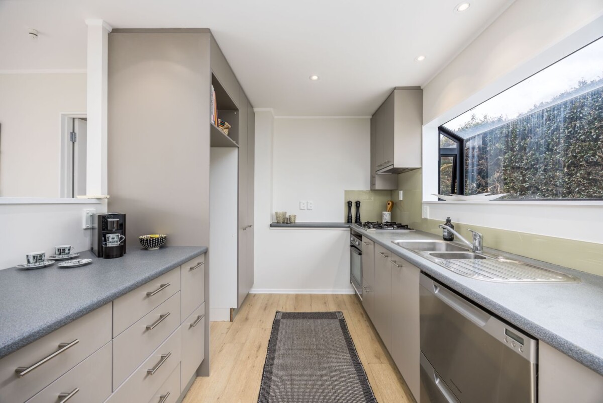 Once in 30 years, motivated vendors, renovated, move-in ready, 4 beds home, 176m2 floor area, close to shopping centre, park, schools, 49A Springfield Road, Western Springs, Auckland