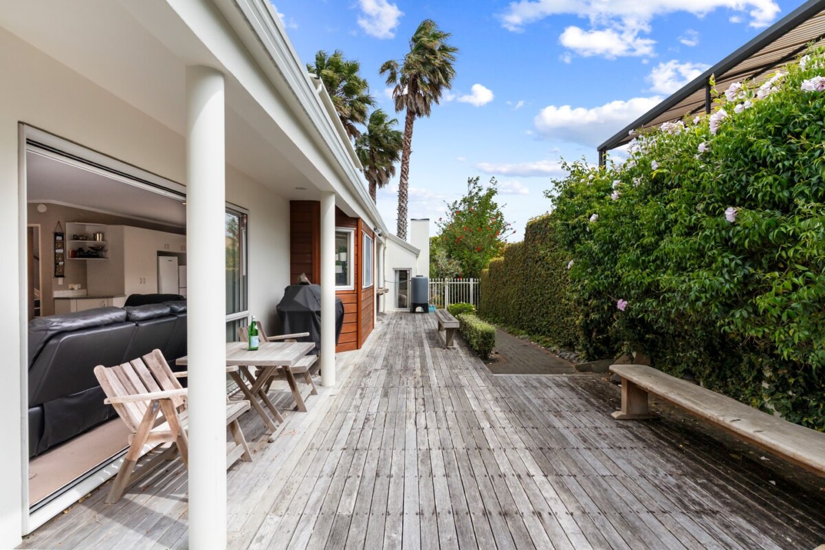 Once in 24 years, 270m2 5 beds house on 725m2 section, close to schools, shopping centres, parks, reversers, 29 Bronte Place, Somerville, Auckland