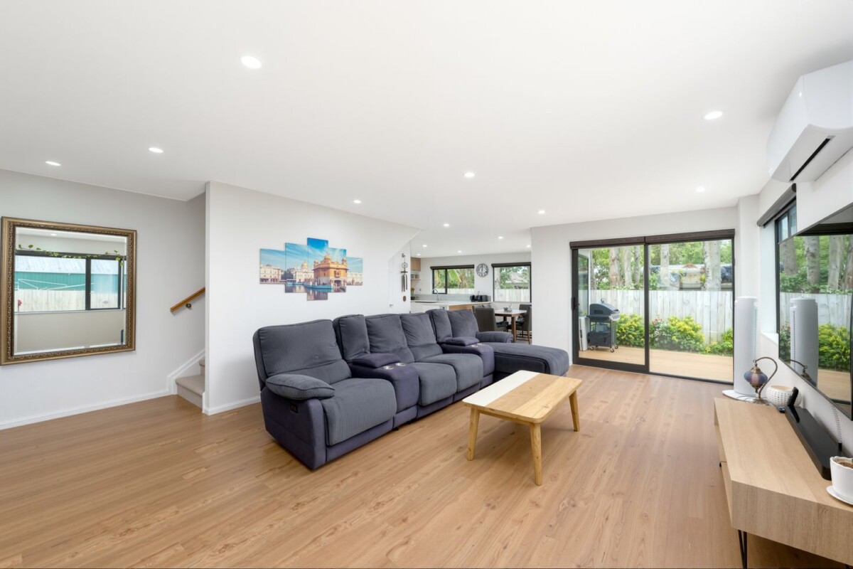 206m2 4 beds 3.5 baths house on 372m2 section, close to schools, shops, 22A Rathgar Road, Henderson, Auckland