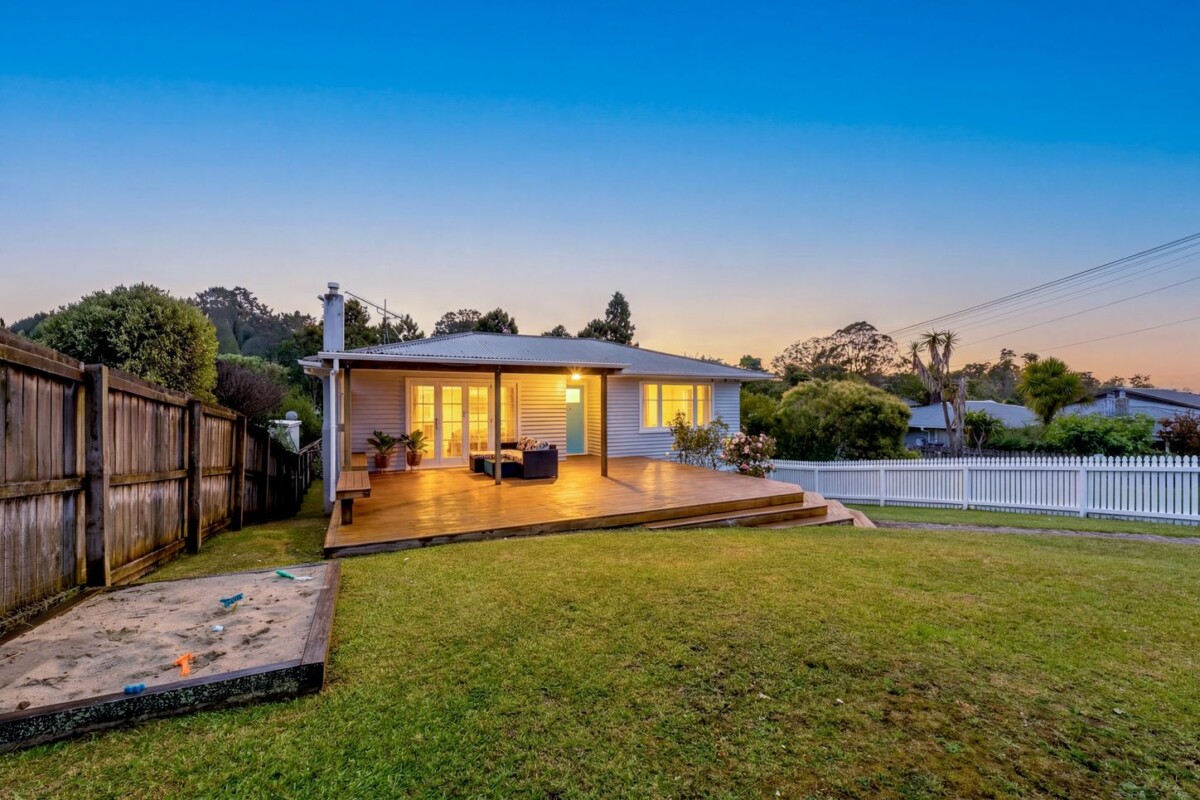 Must sell, Owners Moving Overseas, 142m2 renovated 4 beds 2 baths house on 465m2 section, a gas fireplace, full insulation, underfloor heating in the kitchen and main bathroom, moments from reserves, walkways, motorway access, and major shopping hubs, 52 Woodside Road, Massey, Auckland