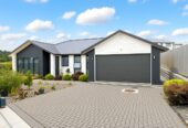 Owners relocating to Australia, 188m2 near new 4 beds 3.5 baths house on 960m2 section, minutes to Swanson Village, offering local shops, cafes, parks, Swanson School and the nearby golf course, 7 Kiokio Place, Swanson, Auckland