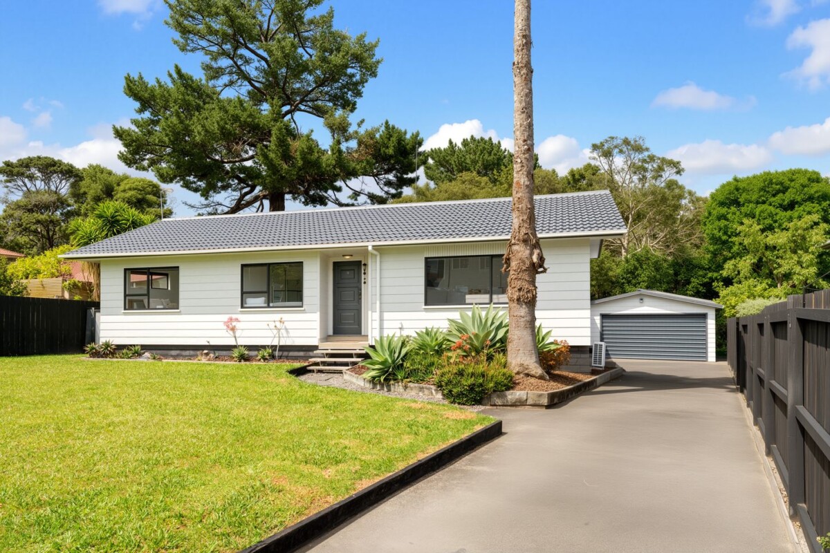 3 beds house on 721 m2 section, close to schools, motorwsy access, Northwest and Westgate shopping centres, 9 West Harbour Drive, West Harbour, Auckland