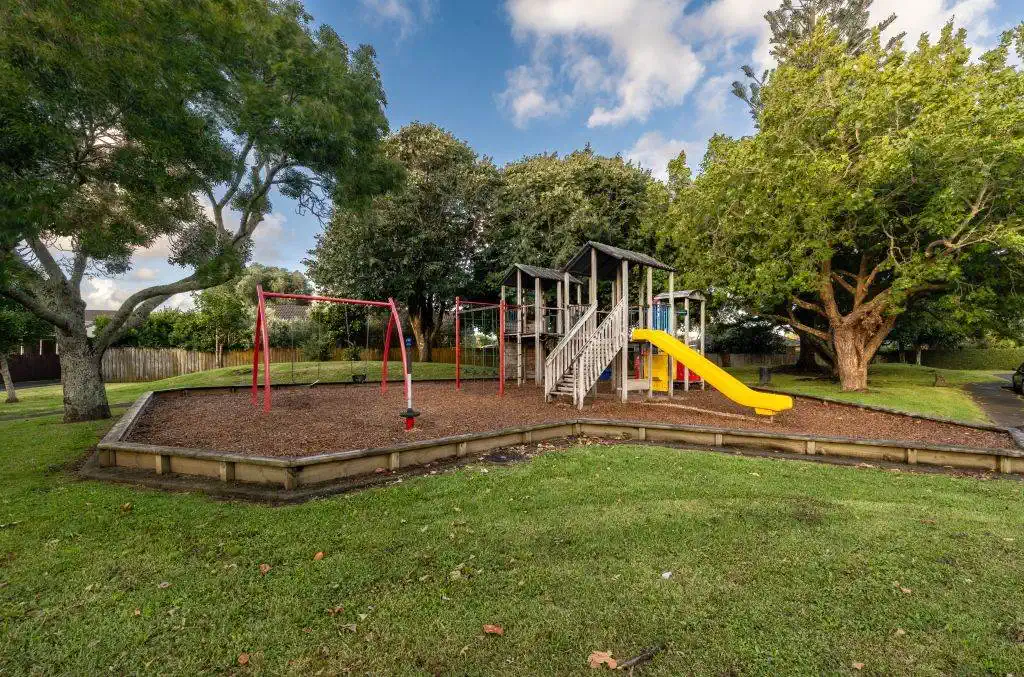 Freehold 3 beds 2.5 baths home with office space and garage, 1.1 km to Stanhope Road School, 1.4 km to Ellerslie School, 102C Celtic Crescent, Ellerslie, Auckland
