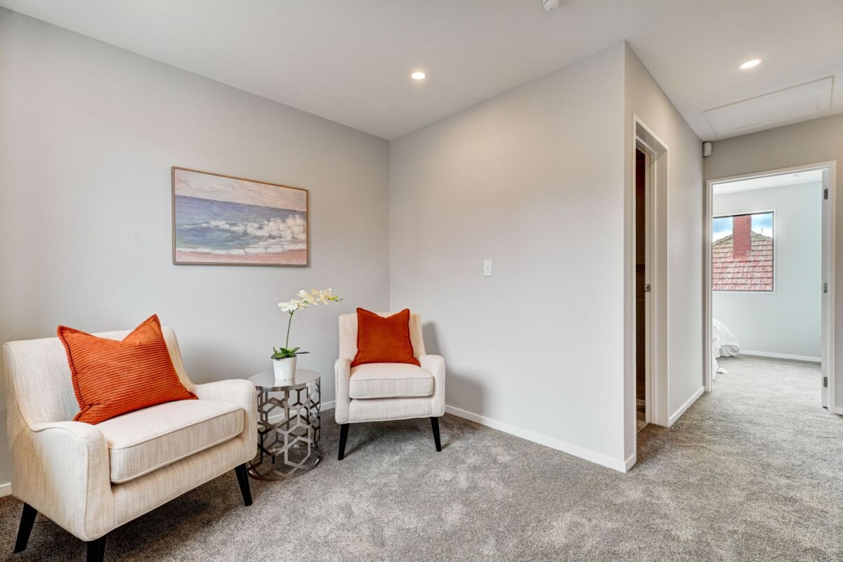 Mt Roskill Grammar school zone, Freehold standalone 3 beds 2.5 baths home with garage, close to schools, shops, park, motorway access, 82 Gifford Avenue, Mount Roskill, Auckland
