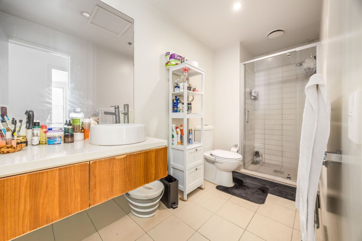 Leasehold 2 beds 1 bath 1 car park apartment, Rental Income: $670/week = $34,840 p.a., Body Corporate (incl. Ground Rent): $30,364.88, Rates: $2,329.48, Net Income: $2,145.64 per annum, 518/6 Dockside Lane, Auckland Central, Auckland