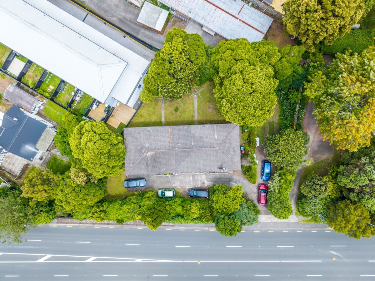 once in 40 years, 1100m2 section with 4 x 1brm units on 2 levels, proven holding income of over $80,000pa, Only minutes to Macca’s Motorway access and Syliva Park, Unit 1-4/357 Ellerslie-Panmure Highway, Mount Wellington, Auckland