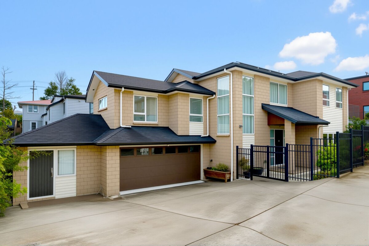 258m2 Brick5 beds 4.5 baths house on 537m2 section, Zoned for New Windsor School, Blockhouse Bay Intermediate and Lynfield College, close to LynnMall Shopping Centre, 5A Peter Mulgrew Street, New Windsor, Auckland