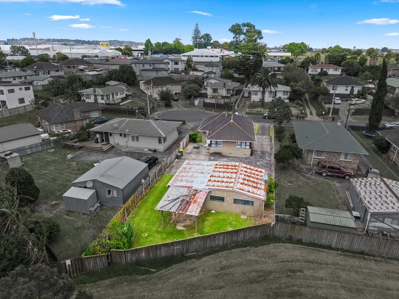 3 beds house on 690m2 section, a garage with utility rooms, close to schools, shopping centres, motorway access, 10 Stainton Place , Otara, Auckland