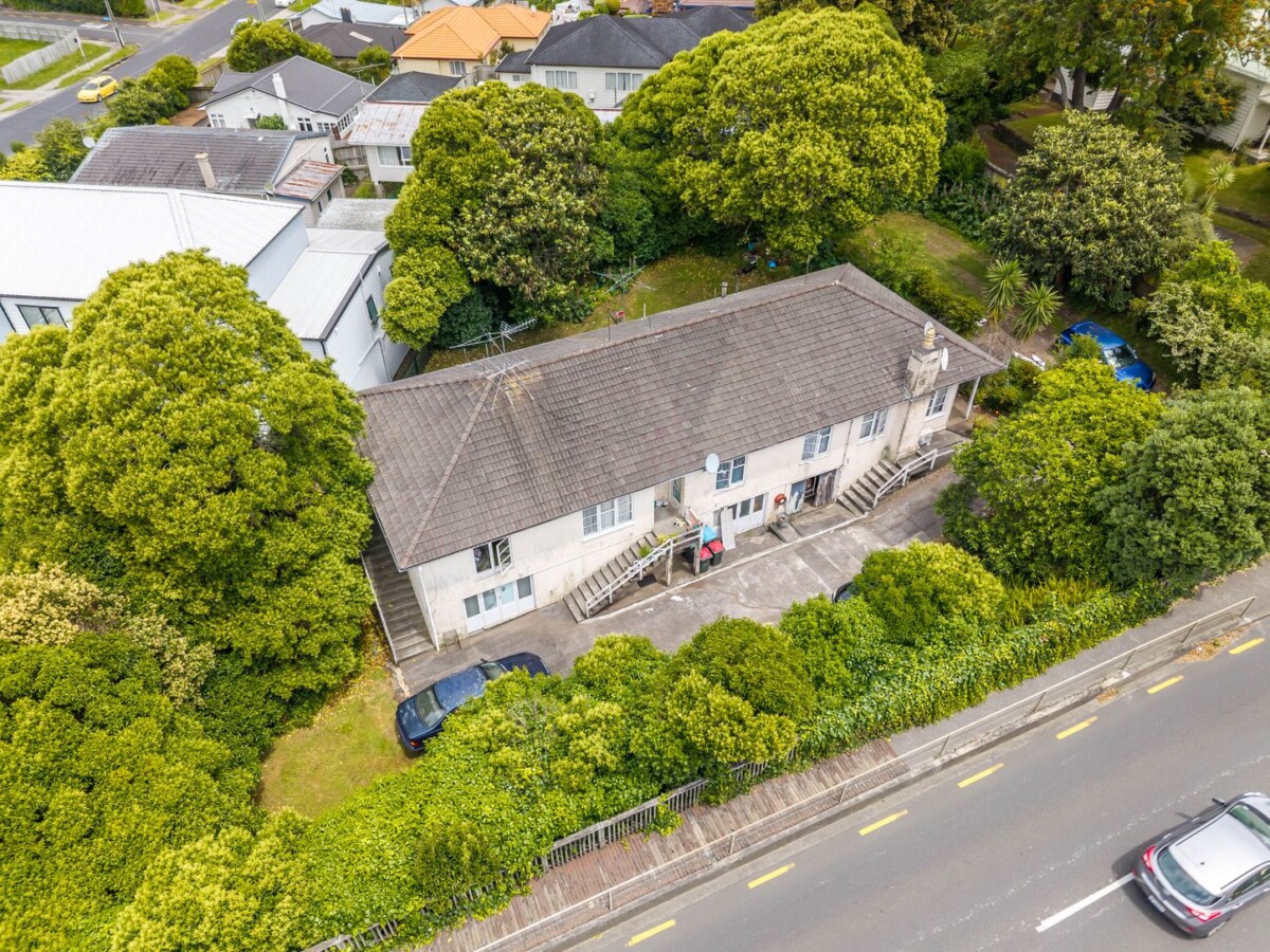 once in 40 years, 1100m2 section with 4 x 1brm units on 2 levels, proven holding income of over $80,000pa, Only minutes to Macca’s Motorway access and Syliva Park, Unit 1-4/357 Ellerslie-Panmure Highway, Mount Wellington, Auckland
