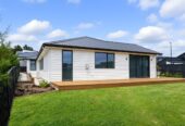 Owners relocating to Australia, 188m2 near new 4 beds 3.5 baths house on 960m2 section, minutes to Swanson Village, offering local shops, cafes, parks, Swanson School and the nearby golf course, 7 Kiokio Place, Swanson, Auckland