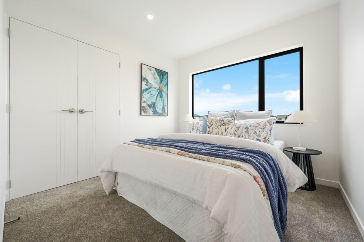 132m2 Beach Side 3 beds + a big study room or 4th room 2.5 baths home with garage on 121m2 section, close to schools, supermarket, motorway access, 35 Observation Green, Hobsonville, Auckland