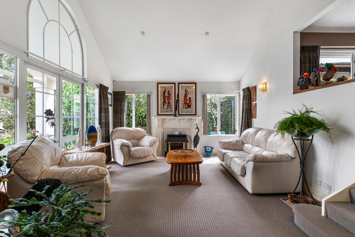 Once in 24 years, 270m2 5 beds house on 725m2 section, close to schools, shopping centres, parks, reversers, 29 Bronte Place, Somerville, Auckland