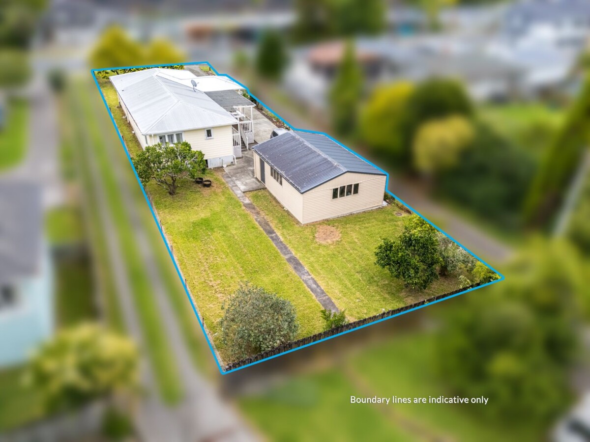 Once in 35 years, 4 beds house on 809m2 section, close to local schools, shops, public transport, live or develop, 131 Rathgar Road, Henderson, Auckland