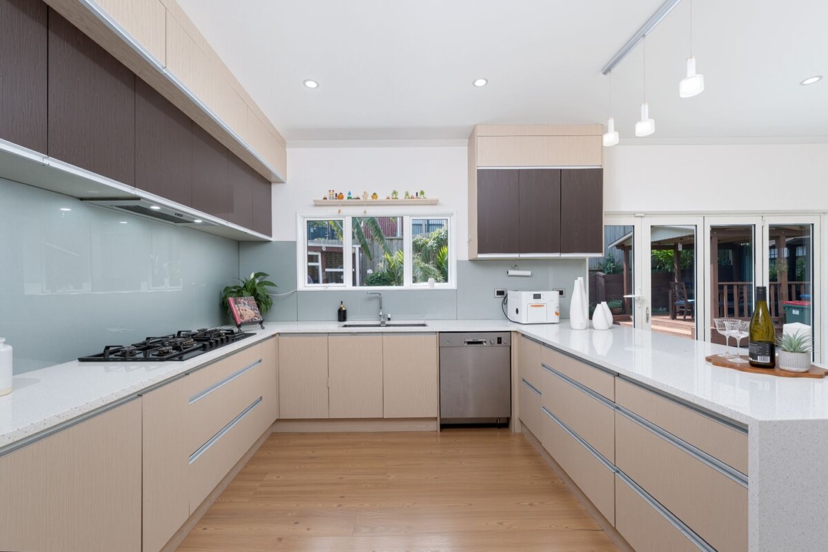 258m2 Brick5 beds 4.5 baths house on 537m2 section, Zoned for New Windsor School, Blockhouse Bay Intermediate and Lynfield College, close to LynnMall Shopping Centre, 5A Peter Mulgrew Street, New Windsor, Auckland