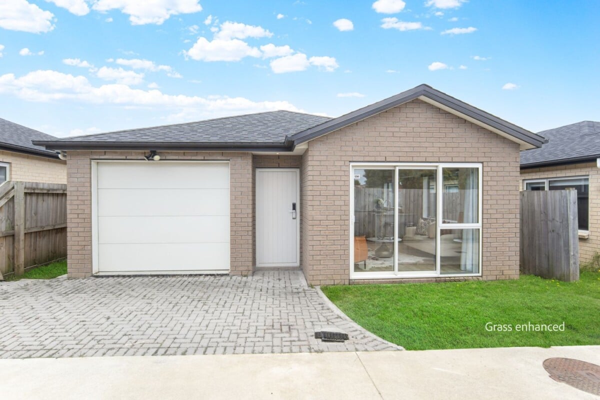 Vendor Ready to Cash Out, brick and tile 3 beds house on 224m2 section, close to schools, shops, town centre, 61B Settlement Road, Papakura, Auckland