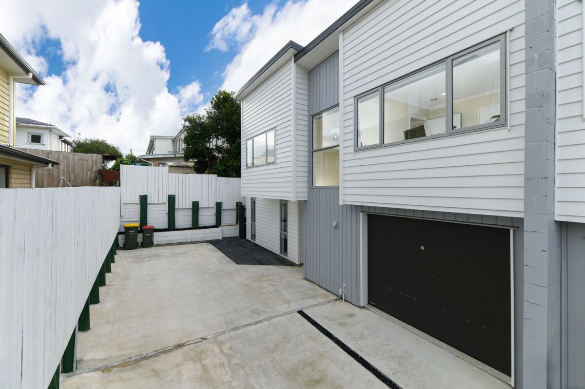 Owners Committed to Their Next Chapter, 148m2 3 beds 2.5 bath home with garage on 173m2 section, close to schools, shopping centres, train station, 20D Kelwyn Road, Kelston, Auckland