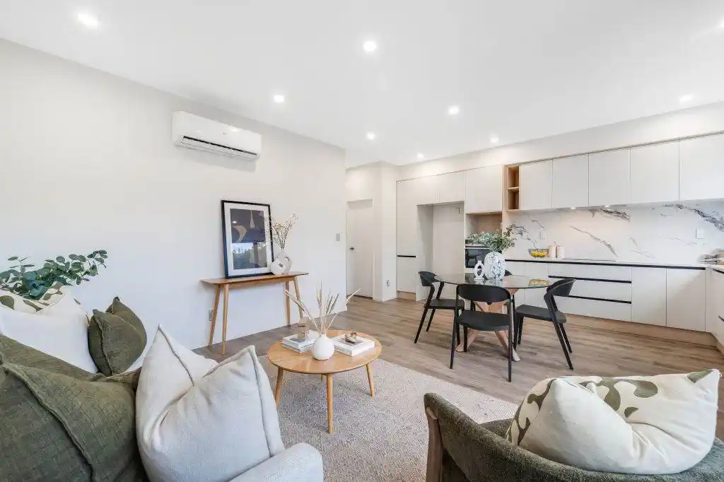 Freehold 3 beds 2.5 baths home with office space and garage, 1.1 km to Stanhope Road School, 1.4 km to Ellerslie School, 102C Celtic Crescent, Ellerslie, Auckland
