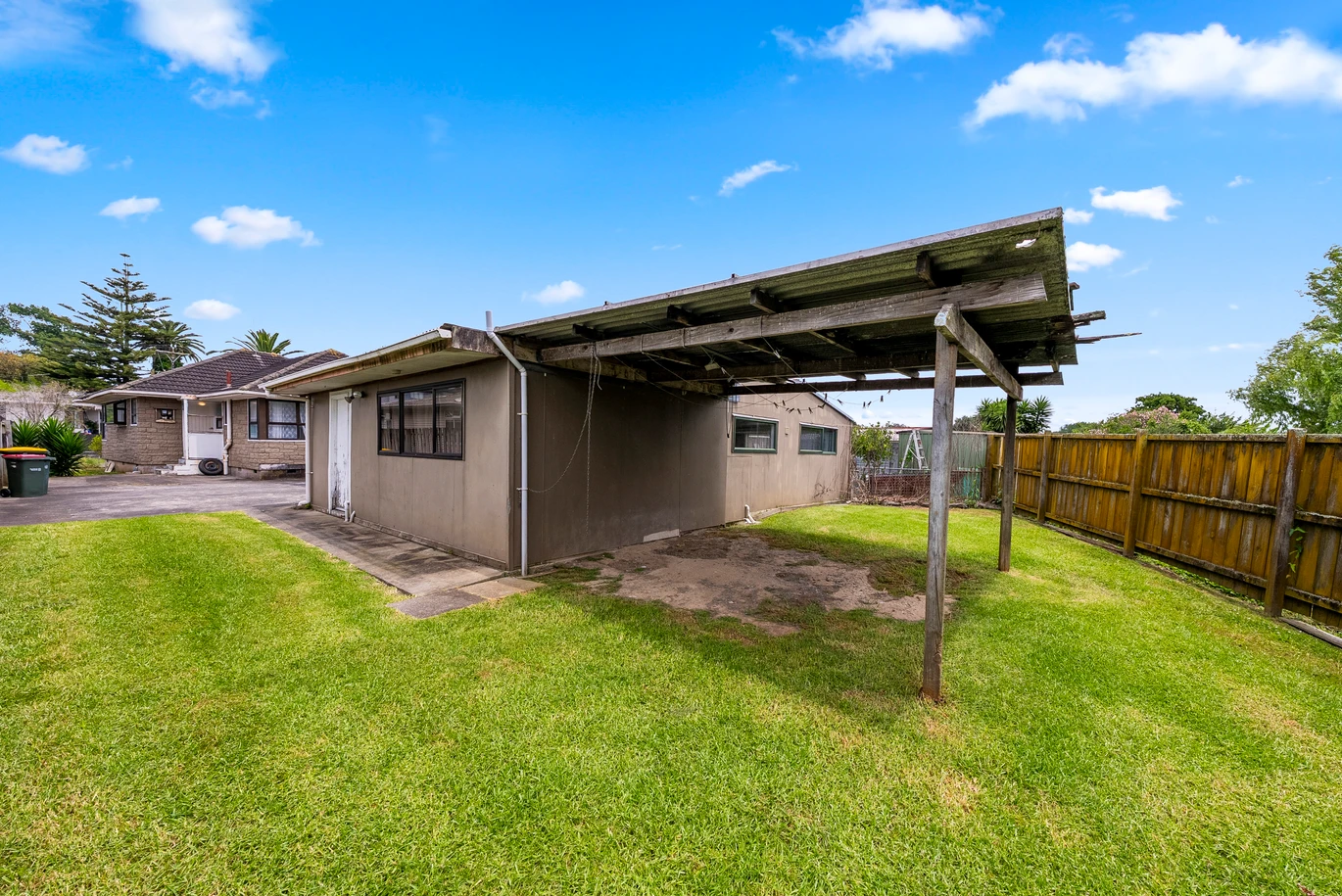 3 beds house on 690m2 section, a garage with utility rooms, close to schools, shopping centres, motorway access, 10 Stainton Place , Otara, Auckland