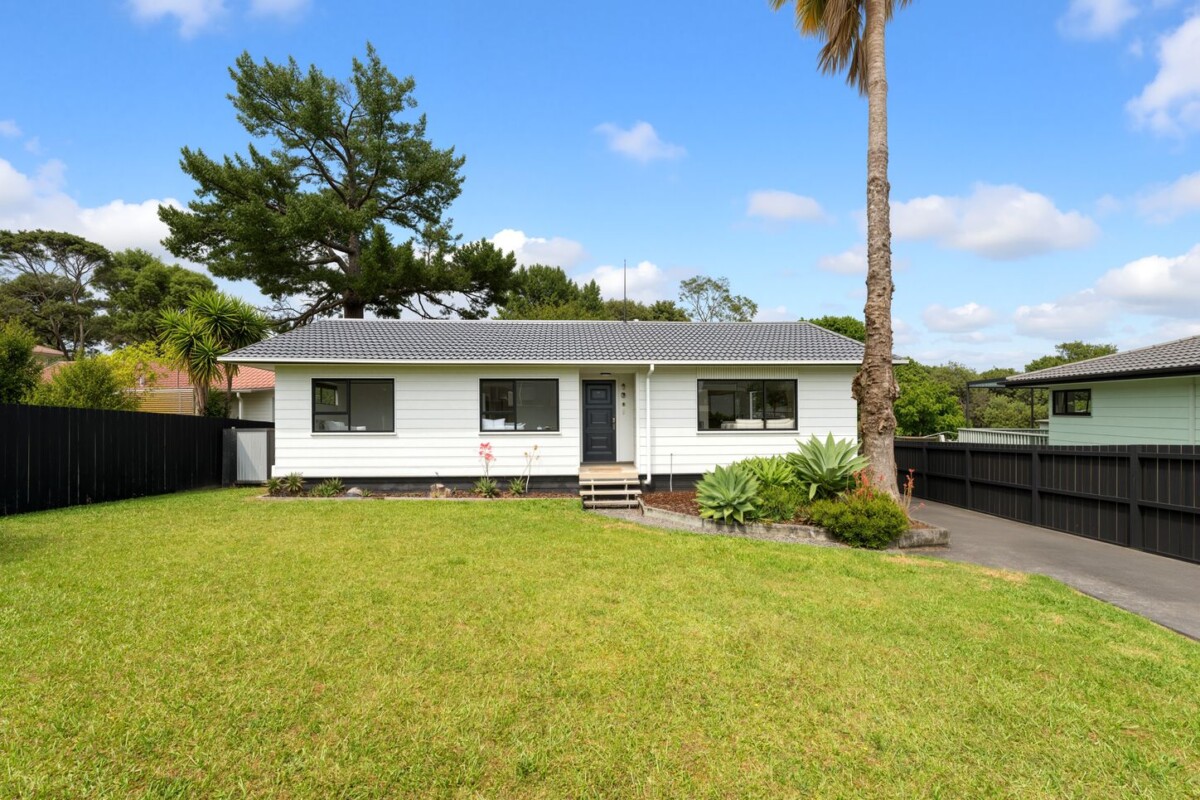 3 beds house on 721 m2 section, close to schools, motorwsy access, Northwest and Westgate shopping centres, 9 West Harbour Drive, West Harbour, Auckland