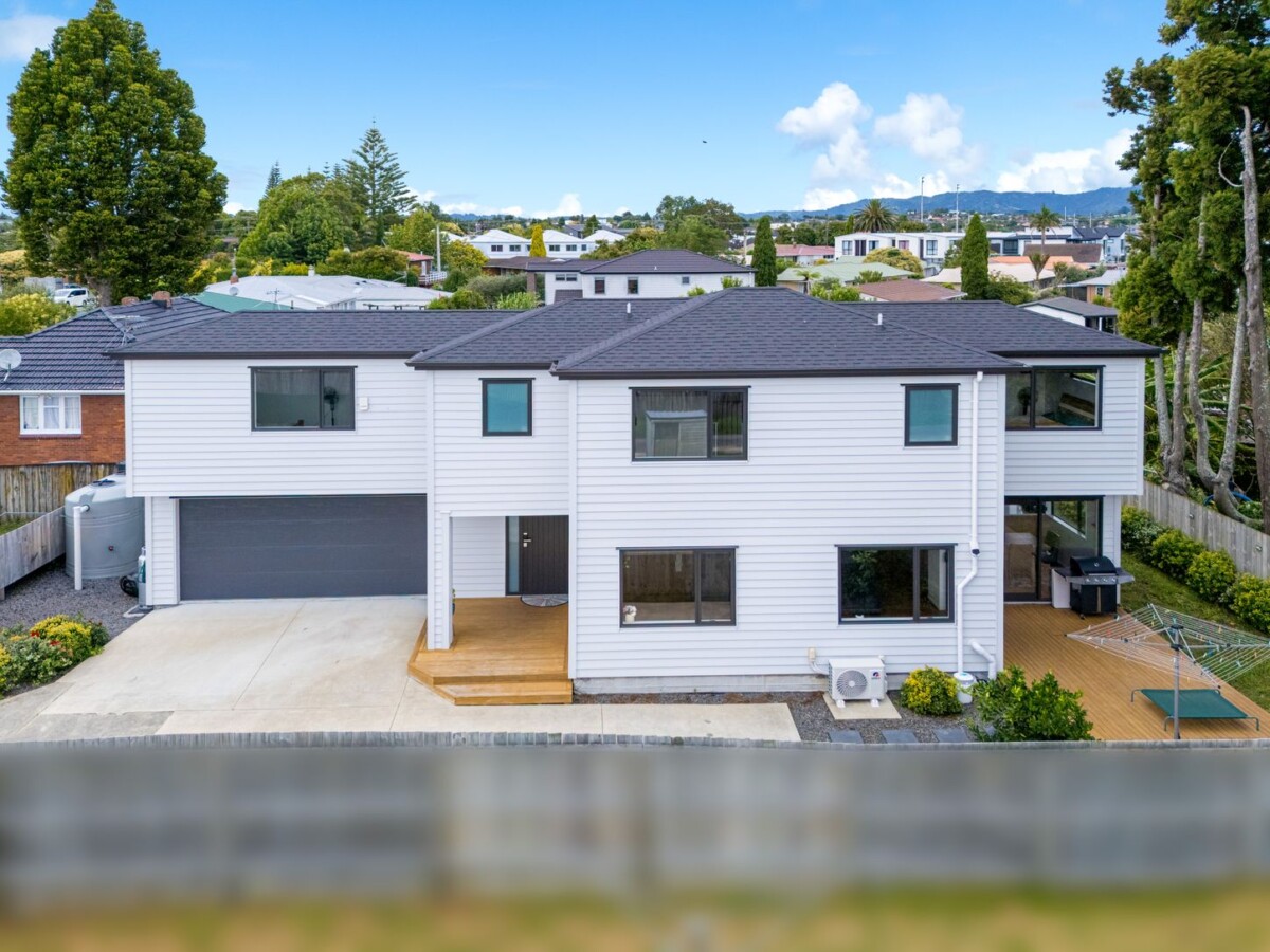 206m2 4 beds 3.5 baths house on 372m2 section, close to schools, shops, 22A Rathgar Road, Henderson, Auckland