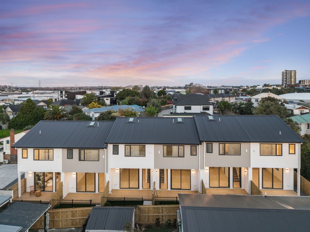 Around early $700k, 10-Year Master Build Guarantee, brandnew 3 beds 2.5 baths home with car park, walks to schools, LynnMall Shopping Centre, , 7/16 Binsted Road, New Lynn, Auckland
