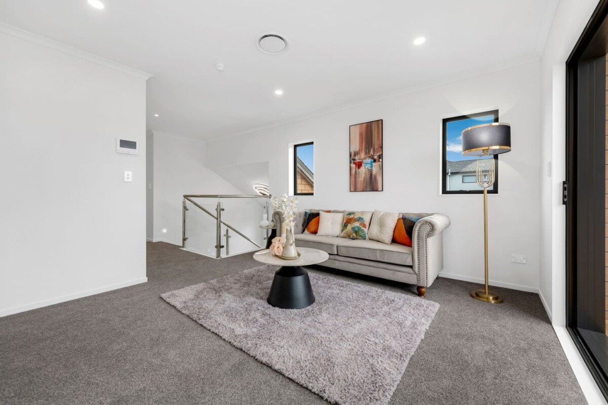 Brandnew 6 beds 5.5 baths house on 365m2 section, with 2 beds granny, 8 Pineview Drive, Karaka, Auckland