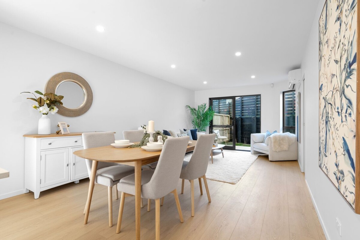 Mt Roskill Grammar school zone, 10-Year Master Builders Guarantee, 134m2 brandnew 3 beds 2.5 bath home, Private backyard with lawn and deck, close to schools, shops, park, with garage on 131m2 section, 1/728 Richardson Road, Hillsborough, Auckland
