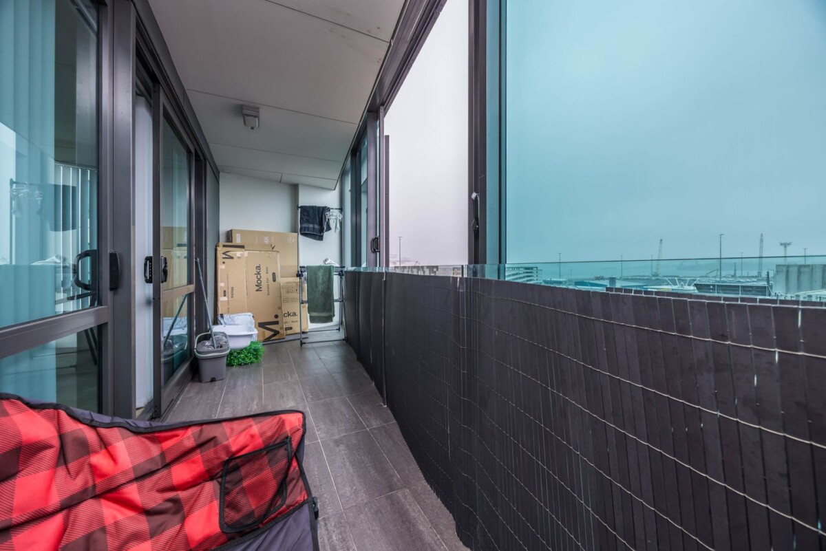 Leasehold 2 beds 1 bath 1 car park apartment, Rental Income: $670/week = $34,840 p.a., Body Corporate (incl. Ground Rent): $30,364.88, Rates: $2,329.48, Net Income: $2,145.64 per annum, 518/6 Dockside Lane, Auckland Central, Auckland