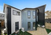 Mt Roskill Grammar school zone, 10-Year Master Builders Guarantee, 134m2 brandnew 3 beds 2.5 bath home, Private backyard with lawn and deck, close to schools, shops, park, with garage on 131m2 section, 1/728 Richardson Road, Hillsborough, Auckland