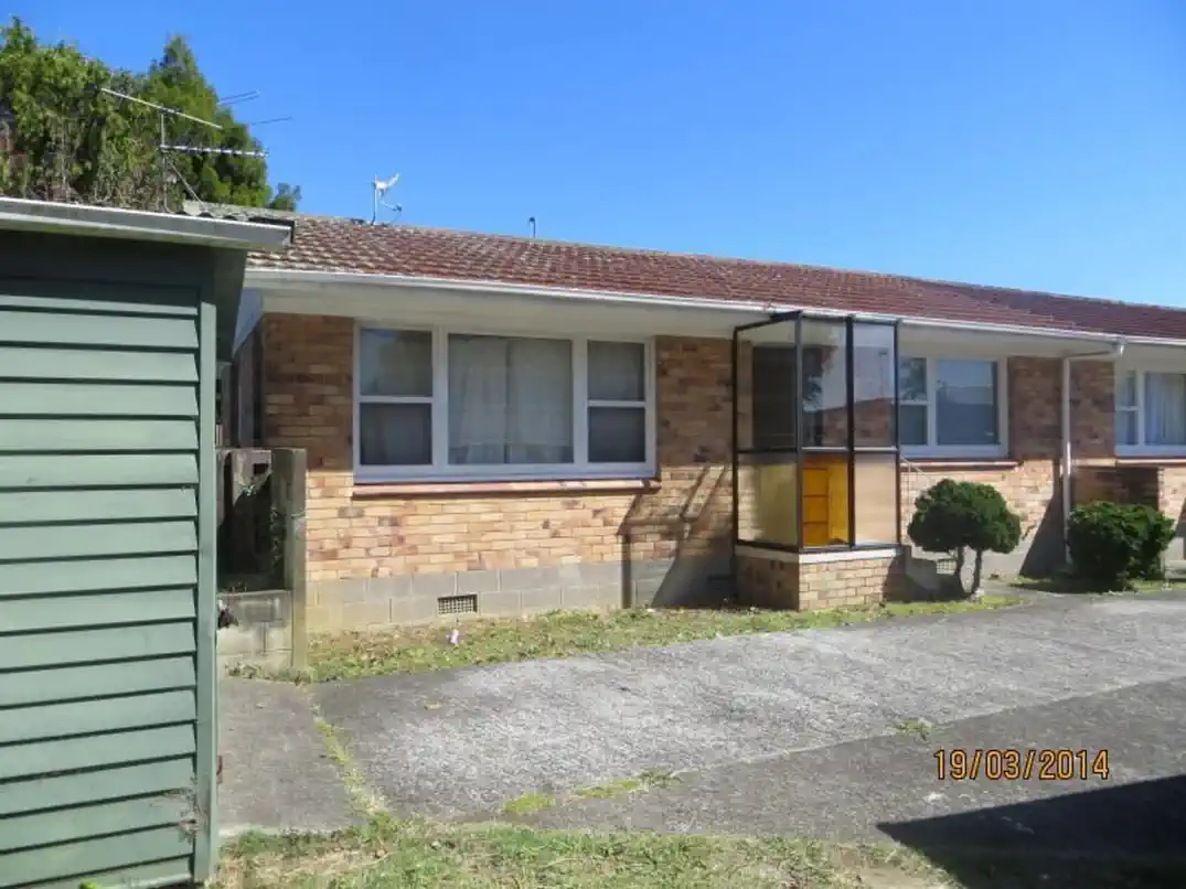 For rent, 2 beds 1 bath home with Garage & Carport, available from 8th February, 4/37 Buckingham Crescent, Papatoetoe, Auckland