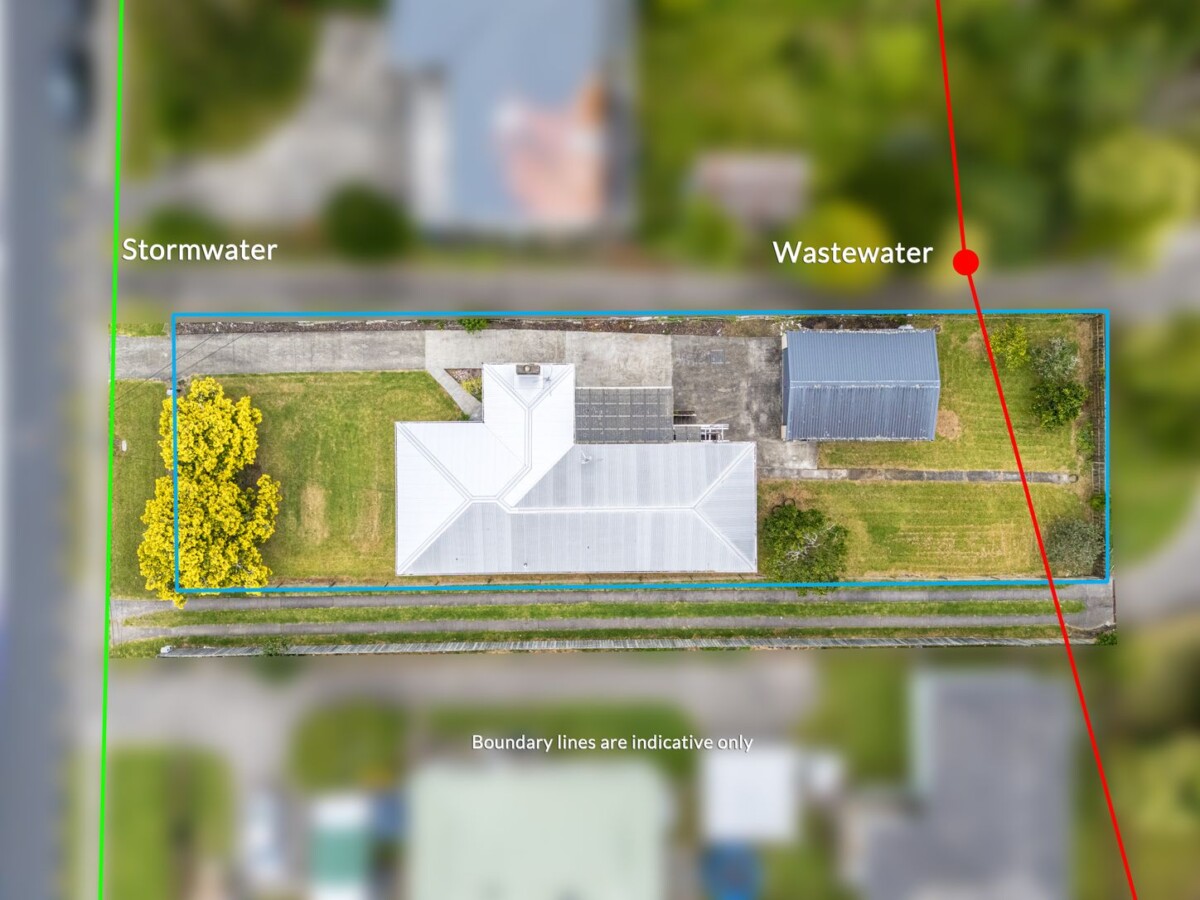 Once in 35 years, 4 beds house on 809m2 section, close to local schools, shops, public transport, live or develop, 131 Rathgar Road, Henderson, Auckland