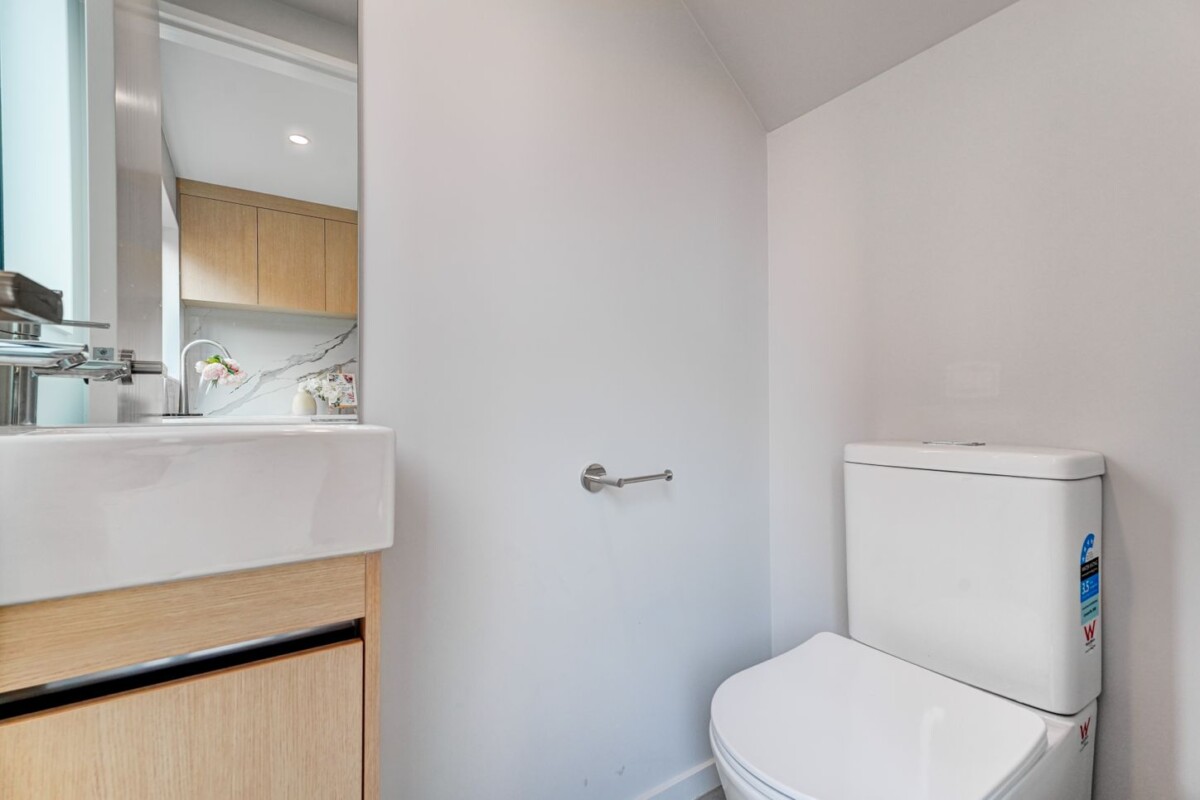Mt Roskill Grammar school zone, Freehold standalone 3 beds 2.5 baths home with garage, close to schools, shops, park, motorway access, 82 Gifford Avenue, Mount Roskill, Auckland