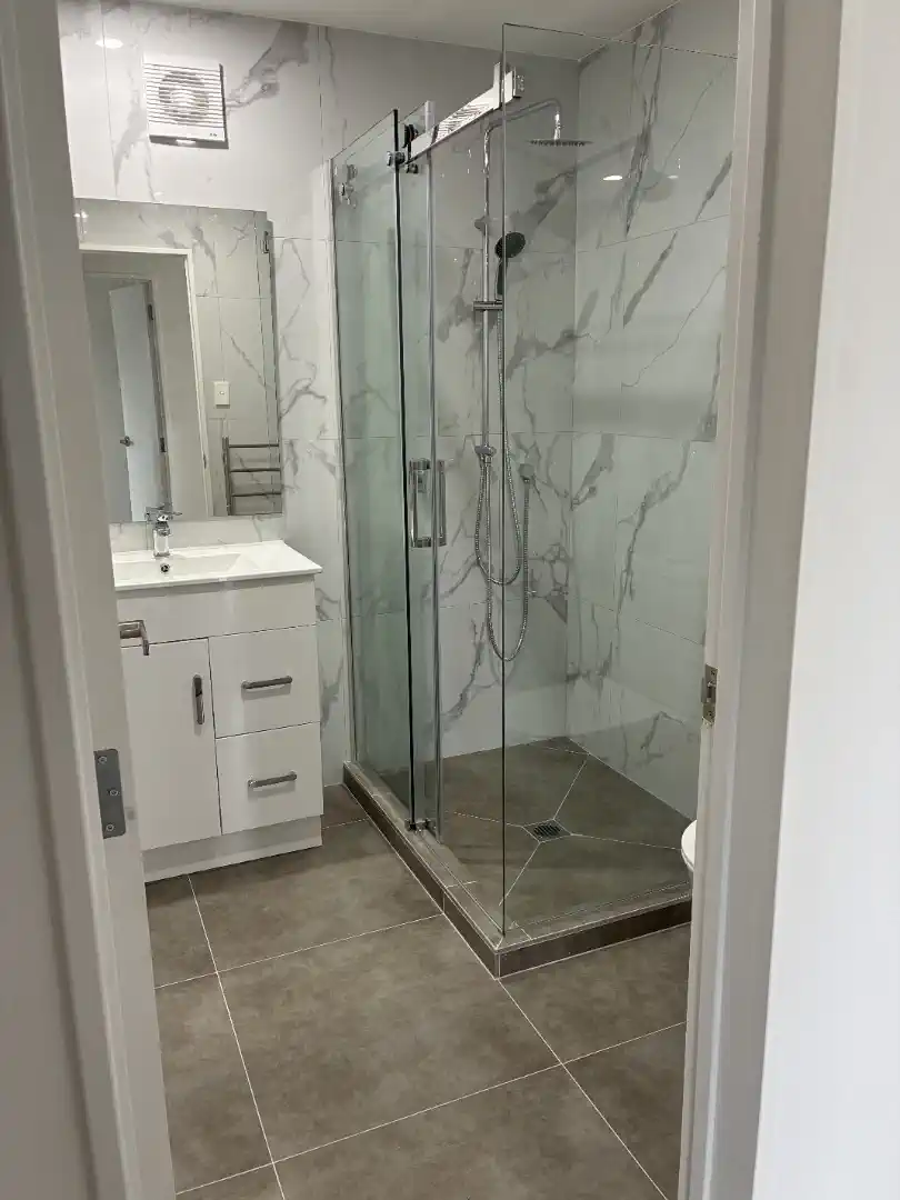 For rent, brandnew atandalone 4 beds 2 baths townhouse, available now, A7/13 Miles Avenue, Papatoetoe, Auckland