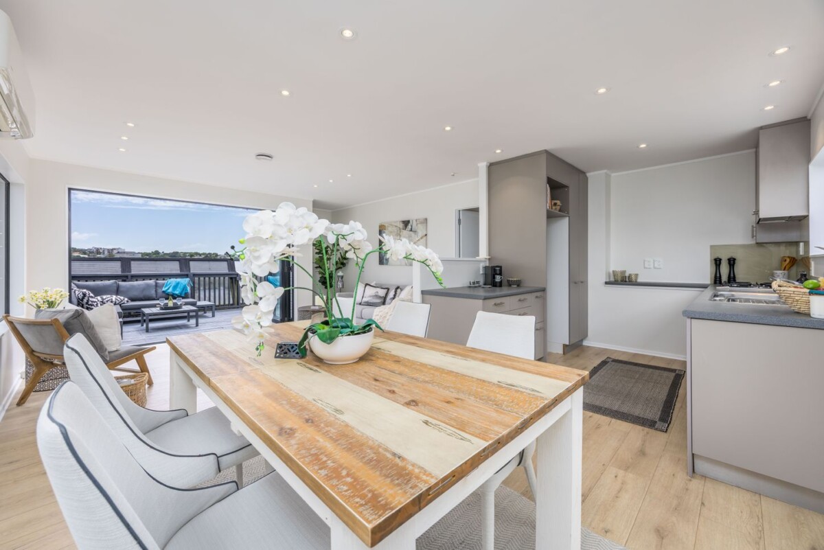 Once in 30 years, motivated vendors, renovated, move-in ready, 4 beds home, 176m2 floor area, close to shopping centre, park, schools, 49A Springfield Road, Western Springs, Auckland