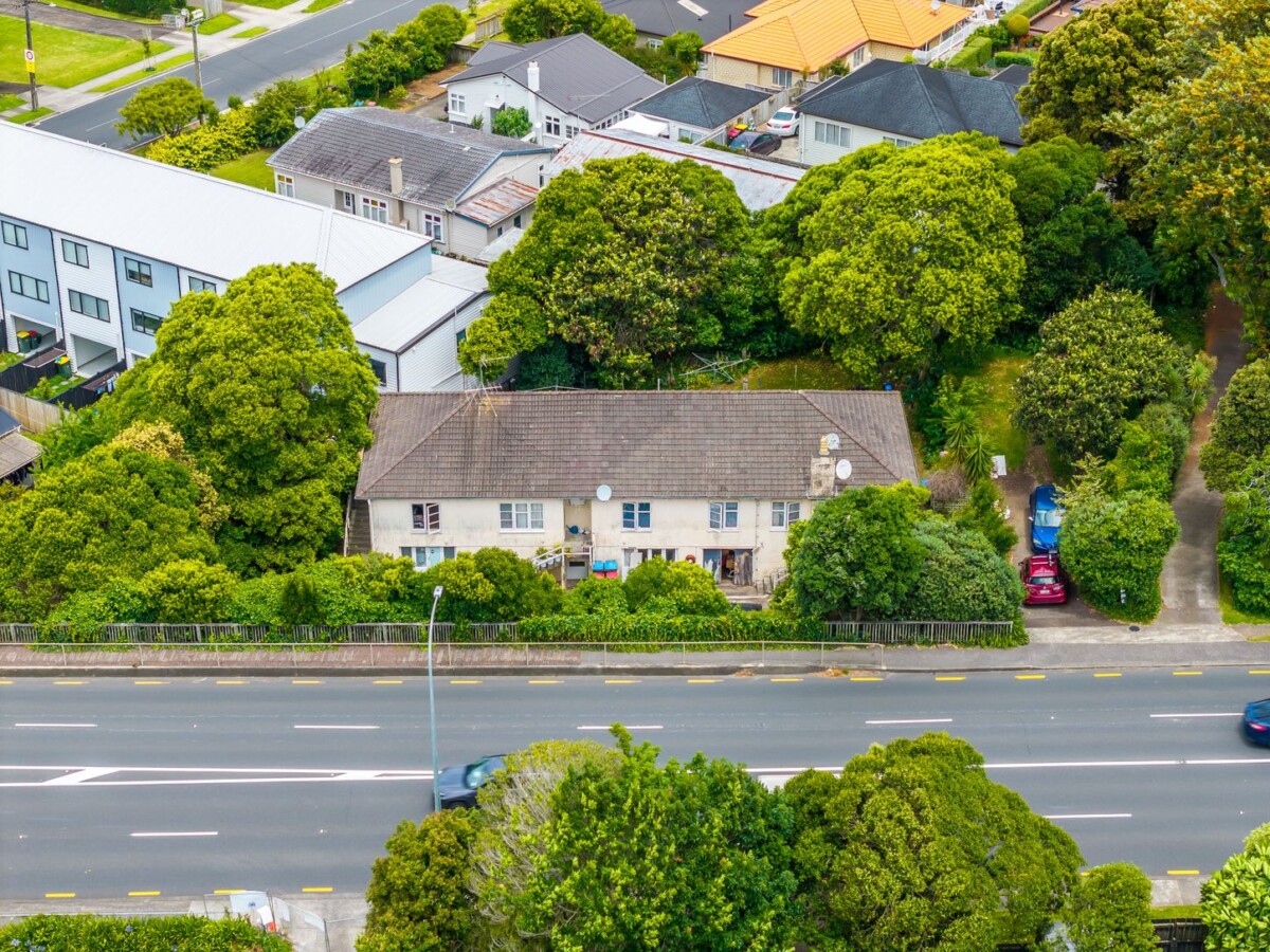 once in 40 years, 1100m2 section with 4 x 1brm units on 2 levels, proven holding income of over $80,000pa, Only minutes to Macca’s Motorway access and Syliva Park, Unit 1-4/357 Ellerslie-Panmure Highway, Mount Wellington, Auckland