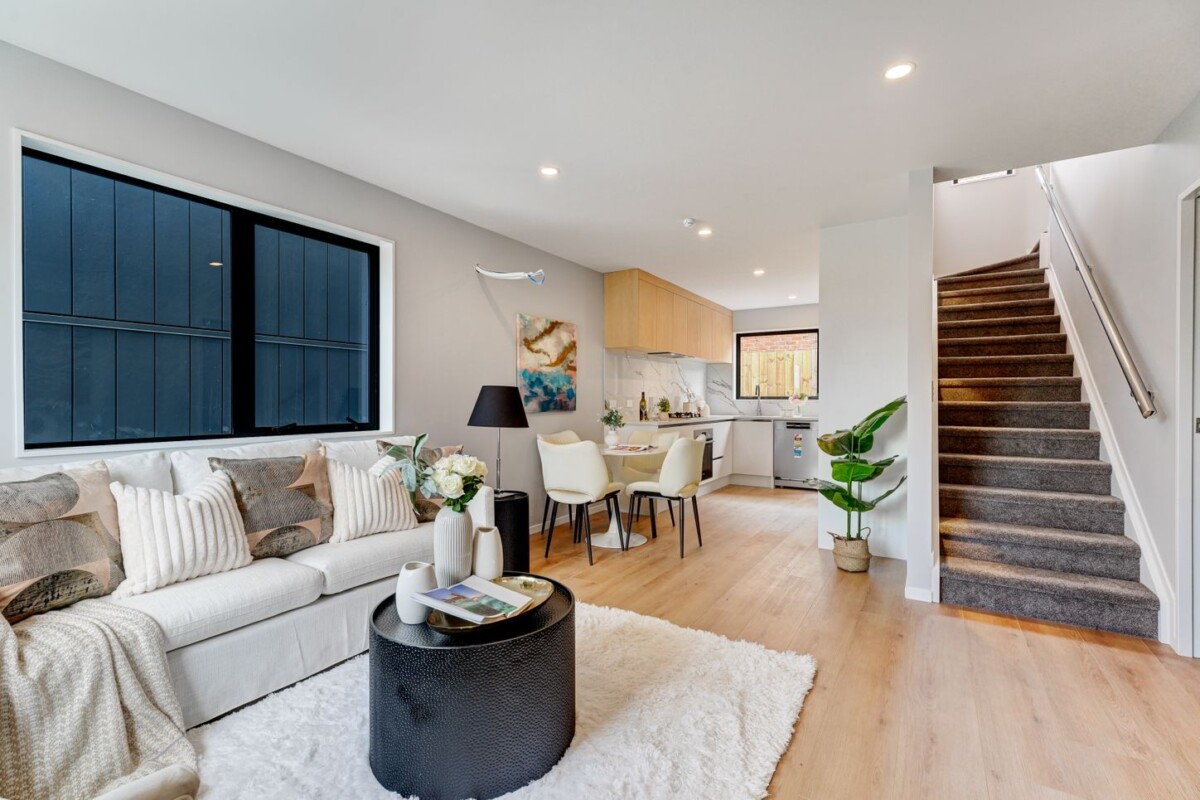 Mt Roskill Grammar school zone, Freehold standalone 3 beds 2.5 baths home with garage, close to schools, shops, park, motorway access, 82 Gifford Avenue, Mount Roskill, Auckland